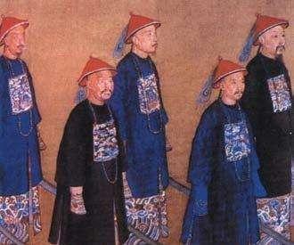 满族的习俗和服饰介绍，满族的风俗和服饰（满族人的服饰和装扮有什么特点）