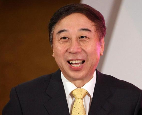 贾玲身世，喜剧演员贾玲的家庭背景父母是谁干什么的。（原来是姜昆“私生女”）