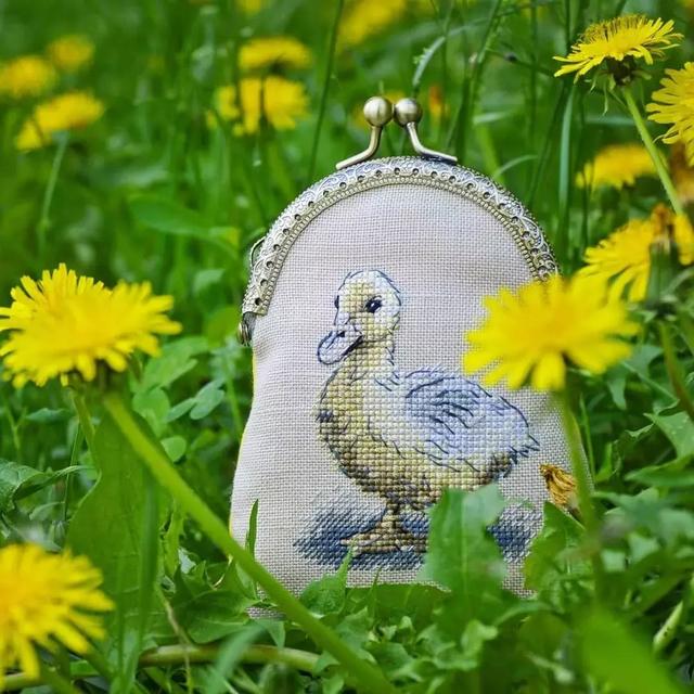 【十字绣枕头图案】哪些十字绣枕头图案好看，手工十字绣枕头图案大全（35款十字绣作品大赏析）