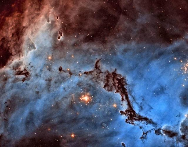 恒星和行星的区别，恒星和行星的区别是能运行和不能运行（行星形成的关键是位置）