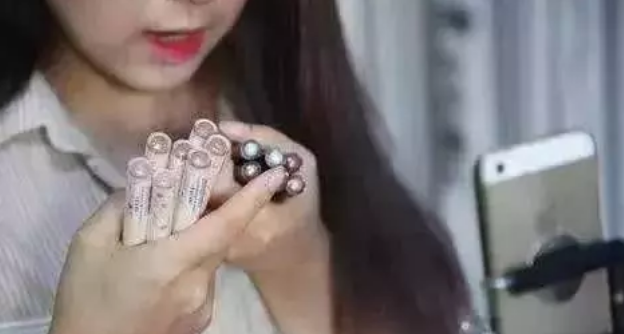 辨别菲诗小铺洗面奶真假方法，菲诗小铺洗面奶哪里生产的（假冒化妆品只卖中国）