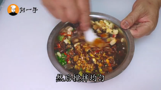 烤茄子的家常做法，在家做烤茄子的做法（味道比烧烤摊上的还好吃）