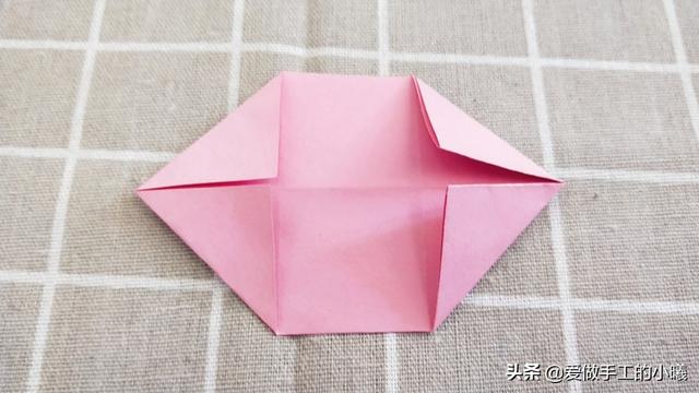 手工折纸爱心方法图解，简单又漂亮的爱心折法（教你用1张纸折出心心相印）