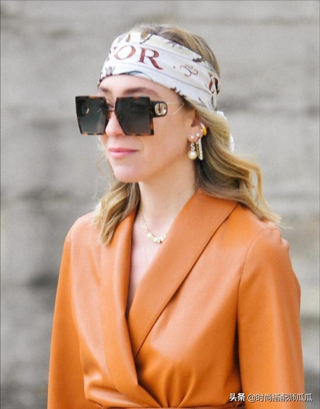 发带怎么带不会掉，发带怎么带才不会掉（这个春天学会用“发带”凹造型）