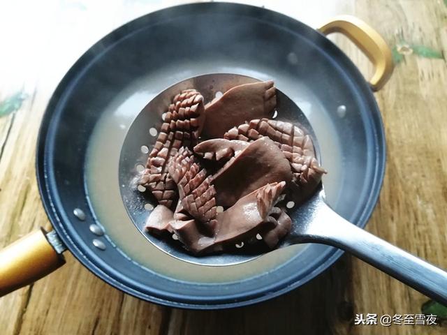 猪腰子怎么切腰花，怎么切猪腰花和做腰花汤（味道不输餐馆大厨）