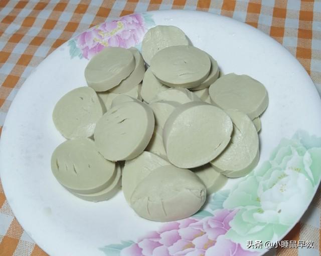 青椒炒素鸡的家常做法，青椒鸡怎么炒好吃家常做法（家常青椒炒素鸡）