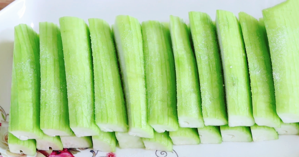 图片[2]-【清蒸丝瓜】做法步骤图 颜色翠绿营养不流失 清淡又美味-起舞食谱网