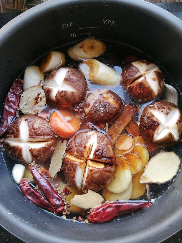 怎样清炖排骨和香菇好吃，排骨这么才好吃