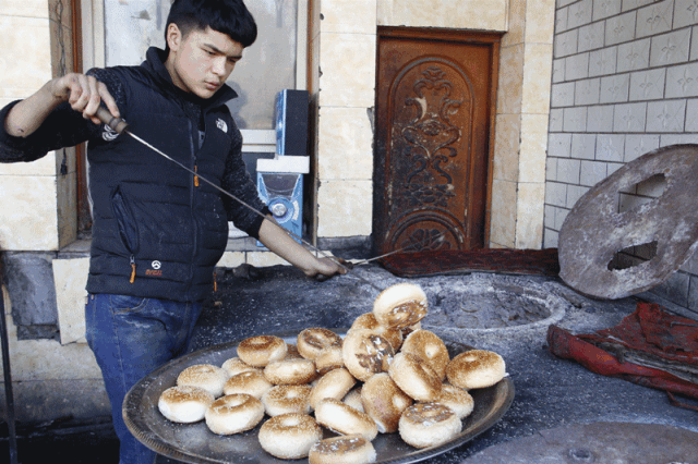 新疆烤馕有哪些种类，新疆馕有几种类（最全种类、花样、吃法都在这）