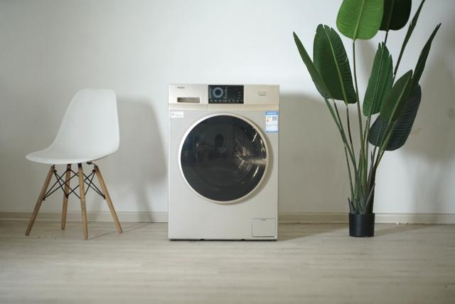 如何使用海尔蒸汽电熨斗，海尔蒸汽电熨斗怎么用（海尔EG100HB209G洗衣机体验）