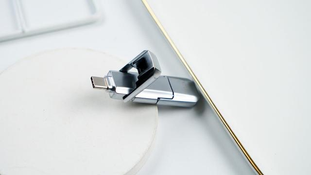 手机优盘的使用方法，手机优盘的使用方法视频（手机连接U盘也可以很简单）