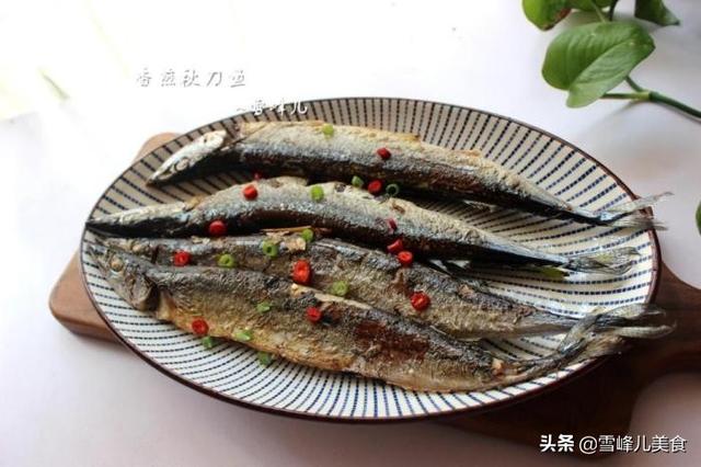 秋刀鱼怎么做，冷冻秋刀鱼的做法,最好吃又简单（这款简单的秋刀鱼做法很美味的）