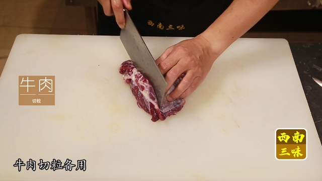 土豆焖牛肉的简单做法，小土豆焖牛肉做法（软嫩入味、色香味俱全）