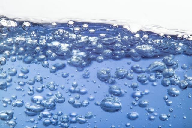 苏打水的功效与作用，苏打水的功效与作用能降尿酸（苏打水，有益健康还是有害健康）