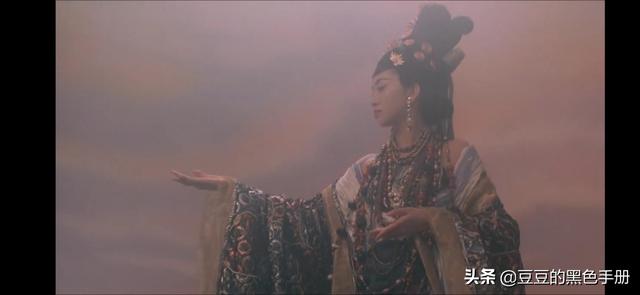 刘涛赞林心如版观音很虔诚，19版观音对比：有的像过家家