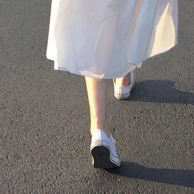 动漫女生头像   今天天气很好适合打打闹闹微信，动漫女生头像   今天天气很好适合打打闹闹，更适合亲亲抱抱（女生：可以获得漂亮并且温柔）