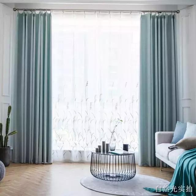 客厅窗帘的最佳颜色高档大气，客厅窗帘的最佳颜色 效果图（挂在客厅高端又大气）