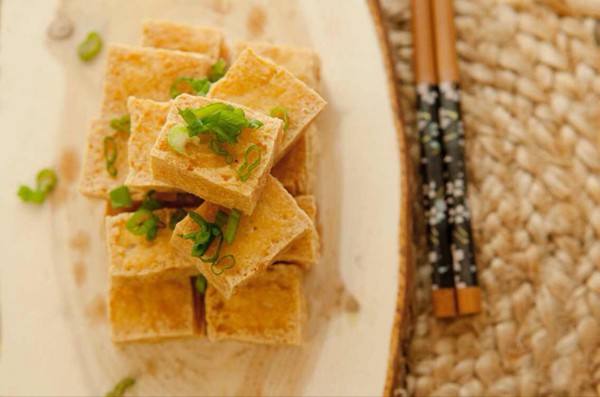 【菠萝咕噜炸豆腐】做法步骤图 酸酸甜甜贼下饭-起舞食谱网