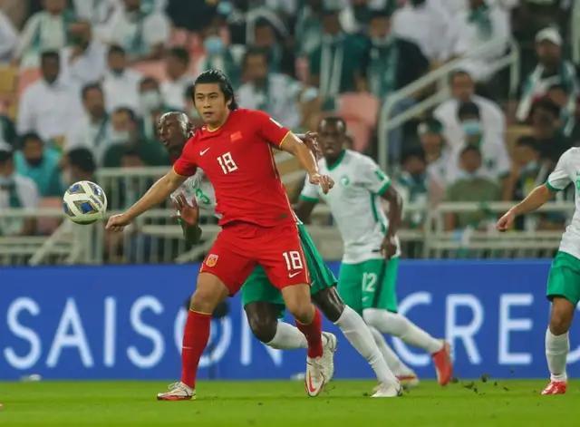 足球中的中锋是干什么的，足球里的中锋是干什么的（李铁跟郝伟好好学着点）