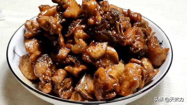 三杯鸡是哪三杯，广式三杯鸡的制作方法（教你做正宗的三杯鸡）