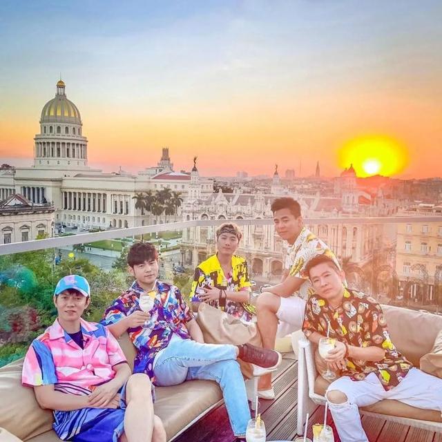 歌词里有低八度的rap，top的《why》里面在CAP唱低音rap的时候有一个人在假声高八度唱一样的词（周杰伦新歌《Mojito》到底有什么魅力）