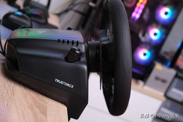 罗技游戏方向盘怎么样，TRUEFORCE力反馈方向盘