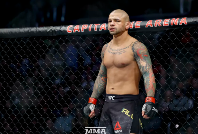 ufc第100期比赛，当年“骨头”琼斯只能为他做配角