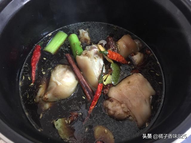 酱卤猪蹄的做法，红润诱人、酱香浓郁太香了