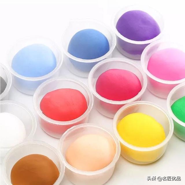 怎么用彩泥捏小兔子，小兔子用彩泥怎么捏（教你用超轻黏土做一个小兔子小挂坠）