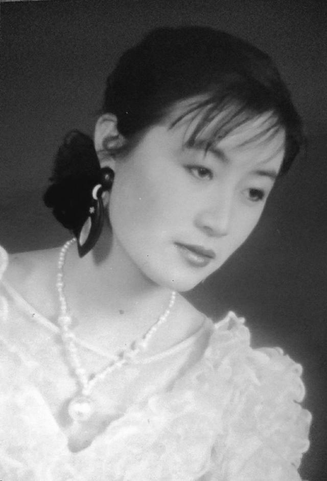 似水流年歌词，一个普通人的芳华：流年似水