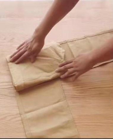 裤子怎么叠成小圆筒 裤子叠成小圆筒的方法，裤子怎么叠成小圆筒（如何快速折叠收纳裤子）