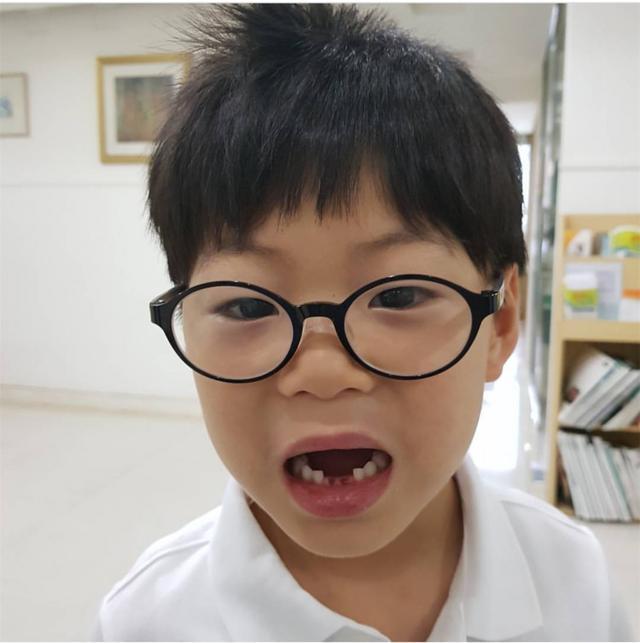 可爱万岁 歌词，半糖主义歌词（网友：民国没有万岁可爱）