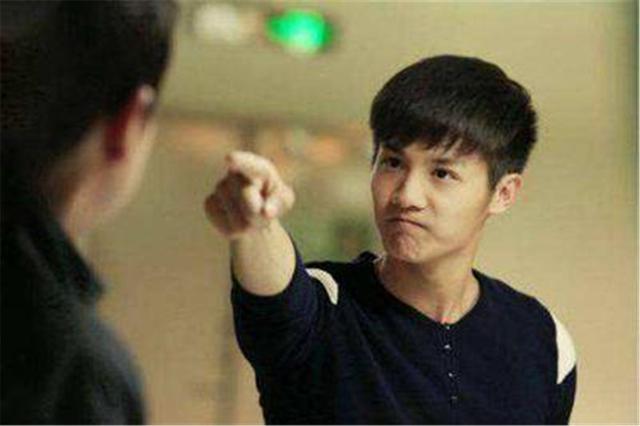 孩子叛逆期怎么管教合适男孩，叛逆期男孩教育方法（别不停和孩子讲大道理了）