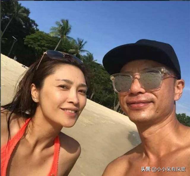 李克勤 - 再见演奏厅歌词是什么，李克勤红日原唱（李克勤老婆不仅低调）