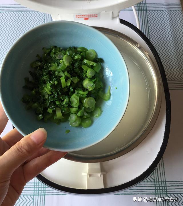 熬大米粥的做法，养胃大米粥的家常做法（熬大米粥的时候）