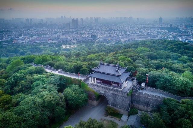 常熟市属于哪个市，江苏常熟市属于哪个市（江苏常熟：千年古城的诗情画意）