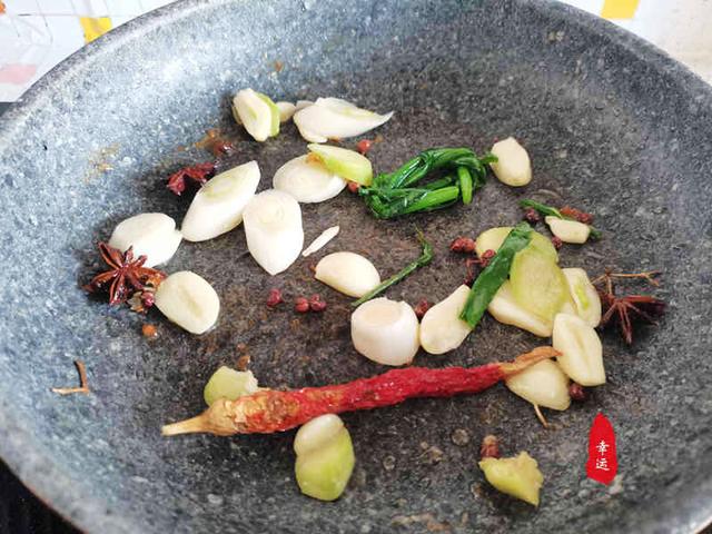 酥鱼的做法和配料，酥鱼的做法和配料炸鱼起（鱼刺变得绵软不必吐剌了）