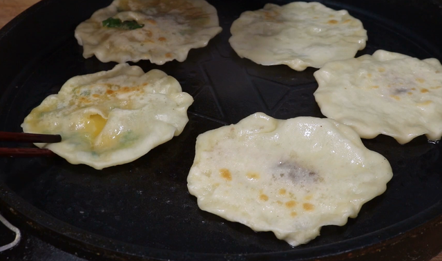 饺子皮怎么做，饺子皮怎么做春卷皮（早餐别老一套了）