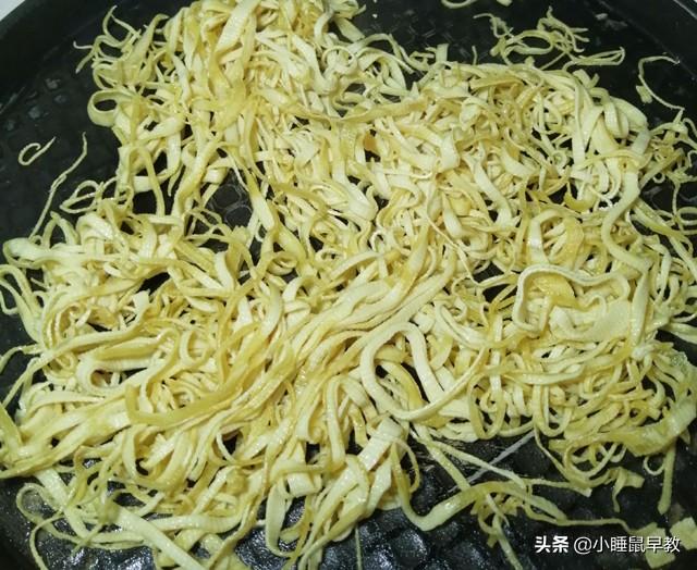 干豆腐丝怎么炒，葱油干豆腐怎么做（家常炒豆腐丝）
