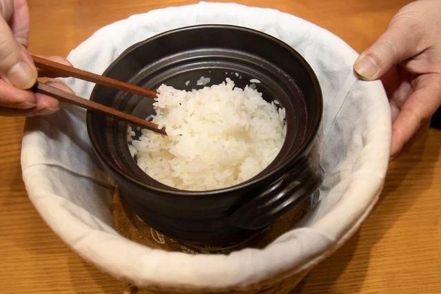 淀粉和面粉哪个热量更高，淀粉和面条哪个热量高（哪种主食更容易发胖）