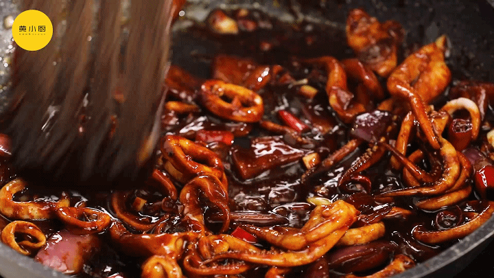 香辣鱿鱼丝怎么做，怎样做香辣鱿鱼丝（超越夜宵摊的香辣鱿鱼）