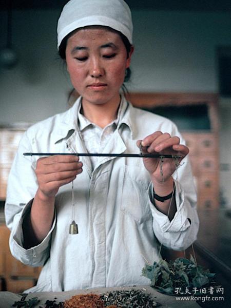 1979年属羊的戴什么饰品旺财，1979属羊佩戴什么饰物（旧日影像：江苏苏州）