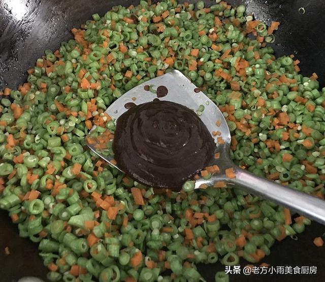 豆角包子素馅的做法，豆角素包子家常的做法（天天吃不腻给肉也不换）