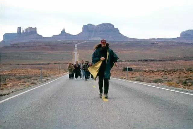 阿甘正传影评，阿甘正传影评英文100字（深入分析《阿甘正传》的伟大主题）