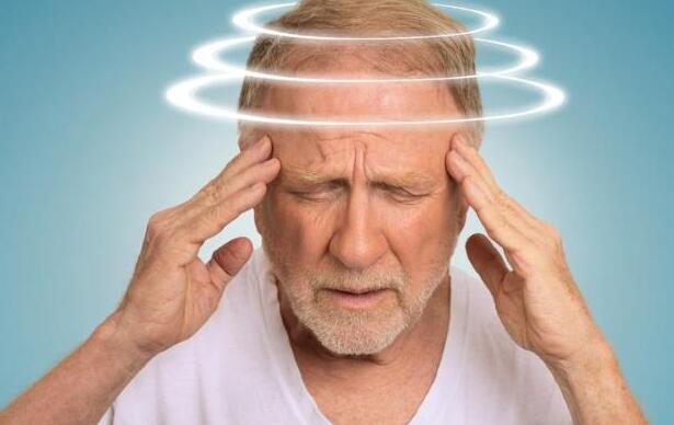 年轻人耳鸣头晕恶心干呕,头晕时恶心呕吐如果还以为是高血压和脑血管