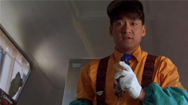 张国立和成龙共合作过哪部电影，张国立与成龙近期合作（盘点那些在成龙大哥的电影中客串过的大牌明星）