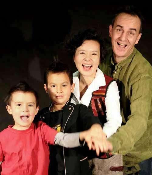 龚琳娜年轻时候唱歌，开挂的龚琳娜：5岁登台