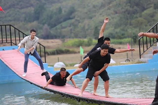 宏村在哪里，安徽宏村在哪里（宏村、西递等旅游景区恢复开放）