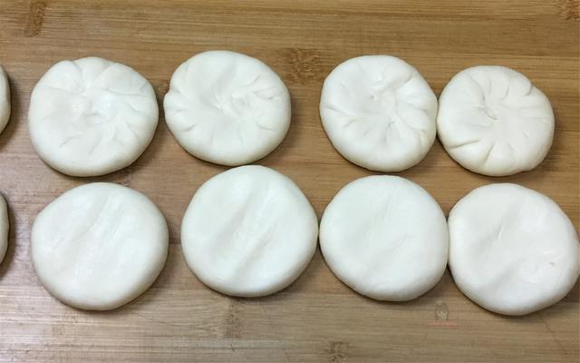 酥饼的制作方法，酥饼的制作方法（柔软蓬松的老式小酥饼）