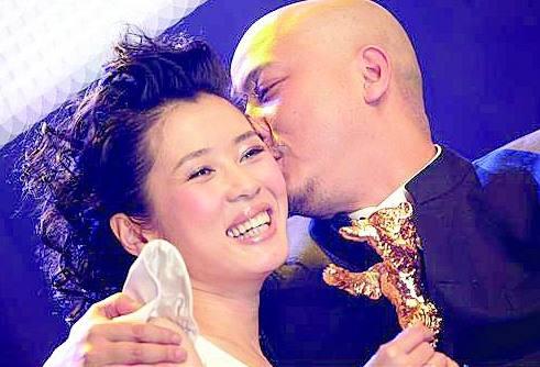 2009年，王全安与相恋十年的余男分手，转身便与张雨绮拍了部好戏